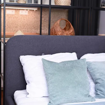 Semesterbostad Urban - Style Meets Comfort Bratislava